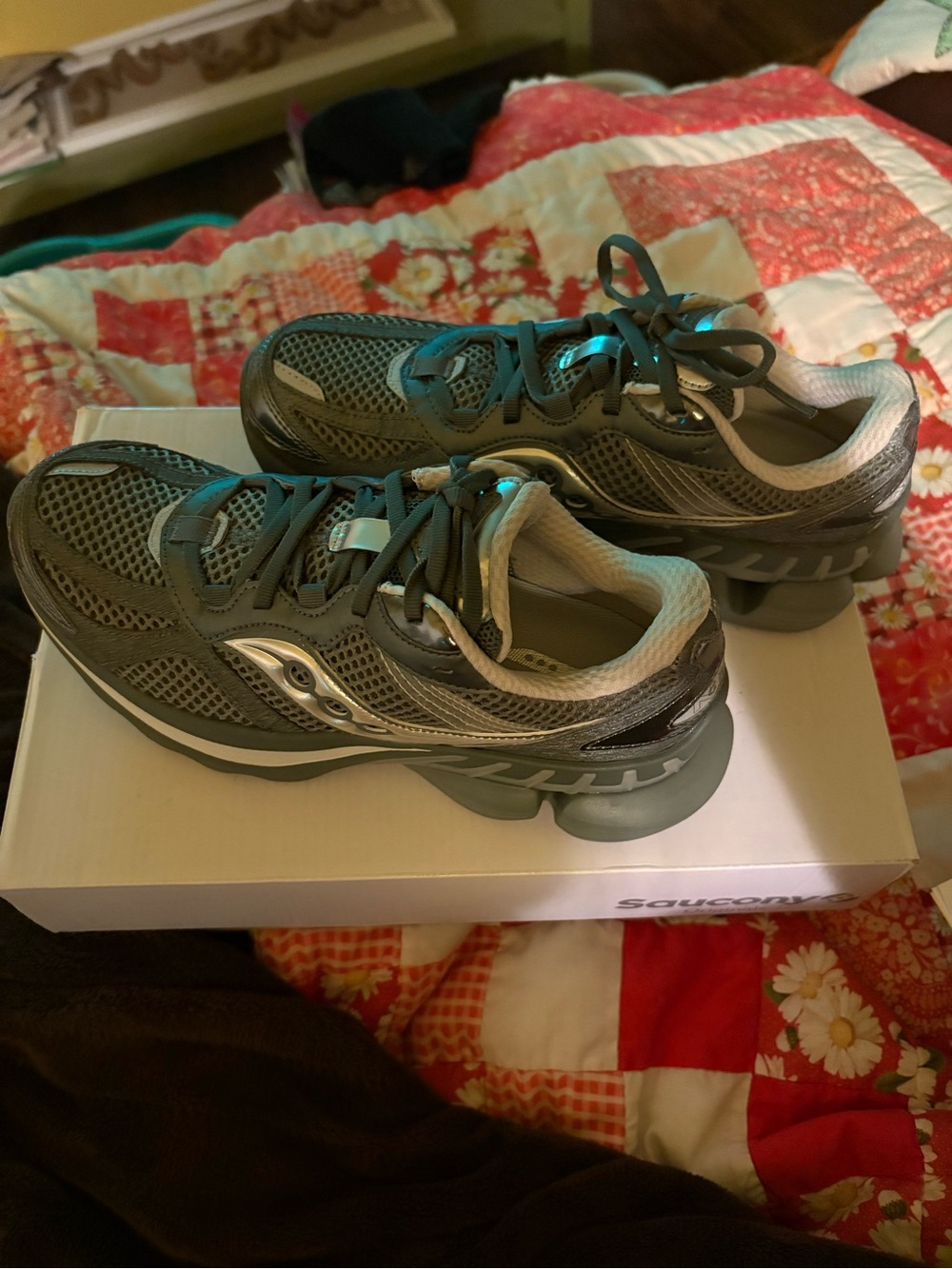 Saucony Women's Gray Mesh Running Sneakers